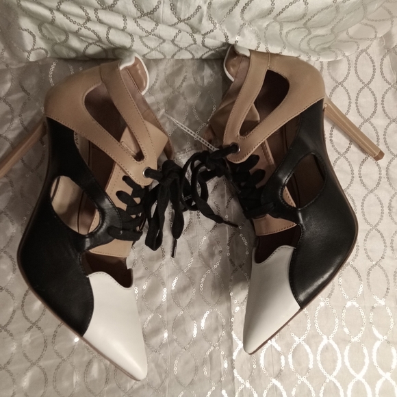 ⭐️ ⭐️ NWT Gianni Bini tri color heels - Picture 2 of 5